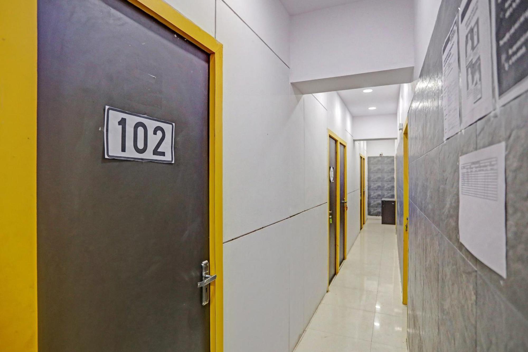Hotel O North Campus Нью-Делі Екстер'єр фото